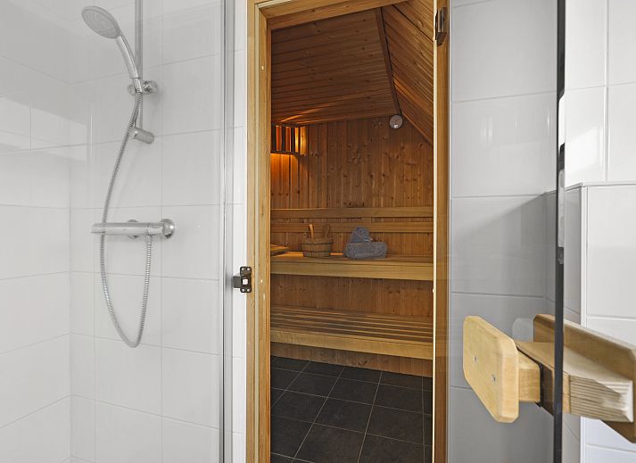 Stilvolle Sitzecke im Wasserpark Terherne, ideal zum Entspannen in einem 6-Bett-Wasserhaus.