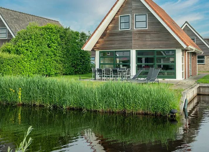 Verblijf 120224 • Bungalow Sneekermeer • Waterpark Terherne | 8-persoons waterwoning - Opvaart | 8C1