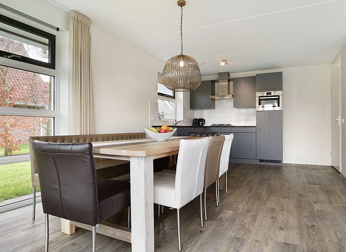 Spacious living room of Waterpark Terherne 8-person water house Opvaart 8C1, vacation home in Terherne, Frisian lakes, with modern furnishings.