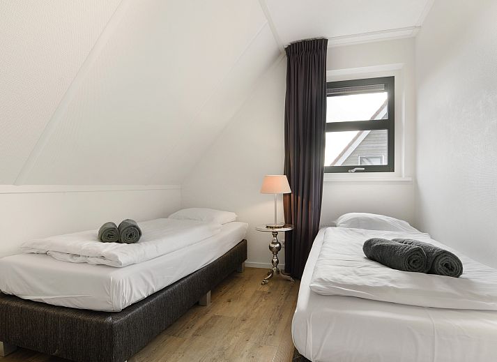 Spacious living room of Waterpark Terherne 8-person water house Opvaart 8C1, vacation home in Terherne, Frisian lakes, with modern furnishings.