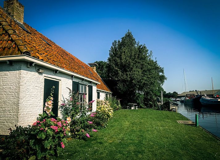 Verblijf 120225 • Bungalow Sneekermeer • Waterpark Terherne | 6-persoons waterwoning - luxe | type 6L