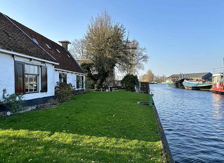 Stilvolles Badezimmer im Ferienhaus FR421, Terherne, mit klassischen Fliesen.