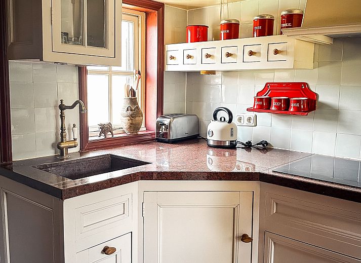 Geraeumiges Zimmer im Dachgeschoss des Ferienhauses FR421, Terherne, ideal zum Entspannen.