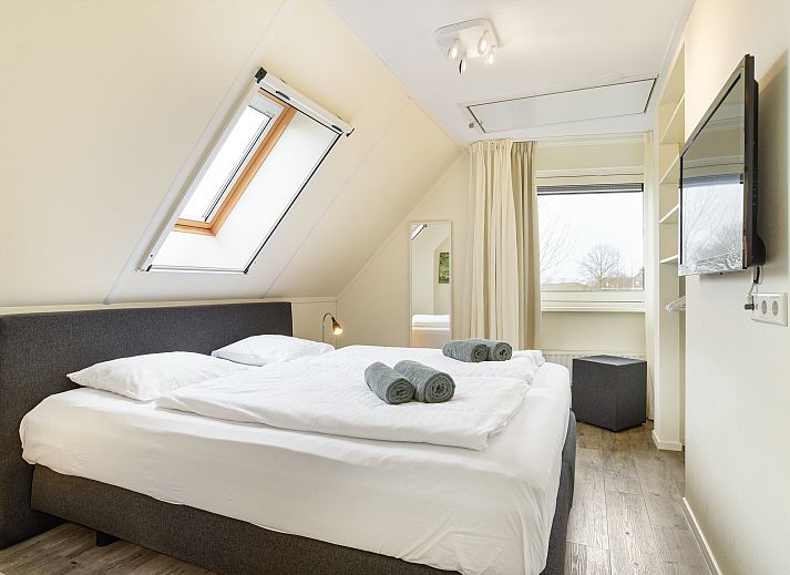 Gemuetliche Sitzecke mit Kamin im Waterpark Terherne, 8-Personen-Wasserhaus, Terherne, Sneekermeer.