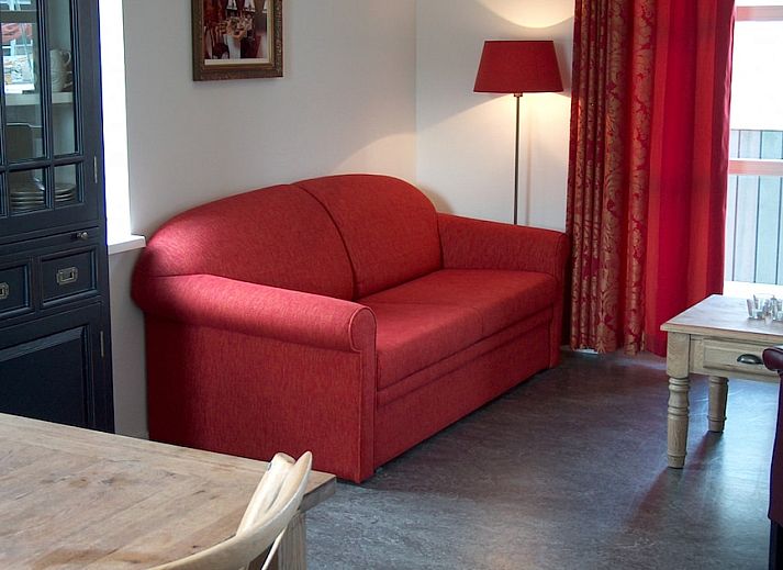 Mindervalide Havenappartement in Terherne met uitzicht op Sneekermeer en Friese meren, vakantiehuis aan het water met traditionele boten.