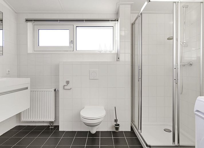 Gemuetliches Schlafzimmer im 4-Personen-Bungalow 4C, Terherne, Friesische Seen.