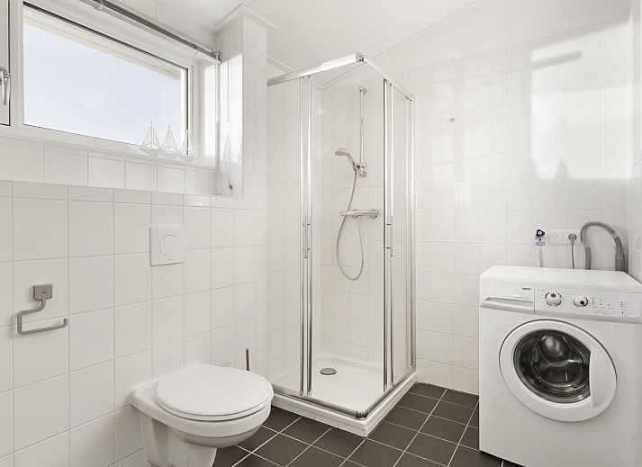 Gemuetliches Schlafzimmer im 4-Personen-Bungalow 4C, Terherne, Friesische Seen.