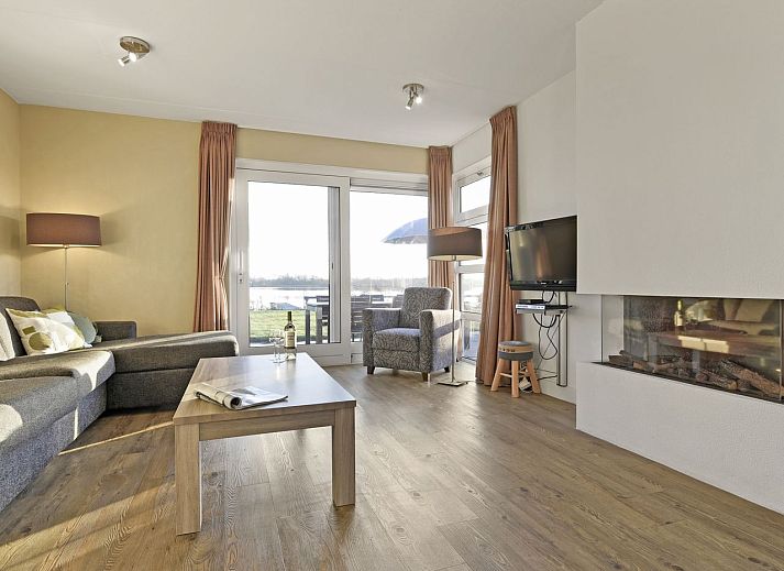 Moderne Kueche im 4-Personen-Bungalow 4C, Terherne, Sneekermeer.