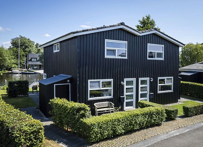 Moderne Kueche im 4-Personen-Bungalow 4C, Terherne, Sneekermeer.