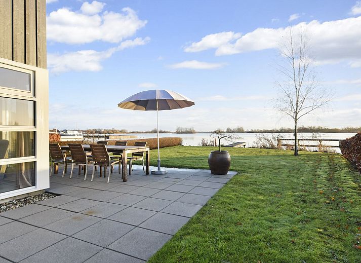 Komfortables Schlafzimmer mit Einzelbetten im Bungalow 4C, Sneekermeer.