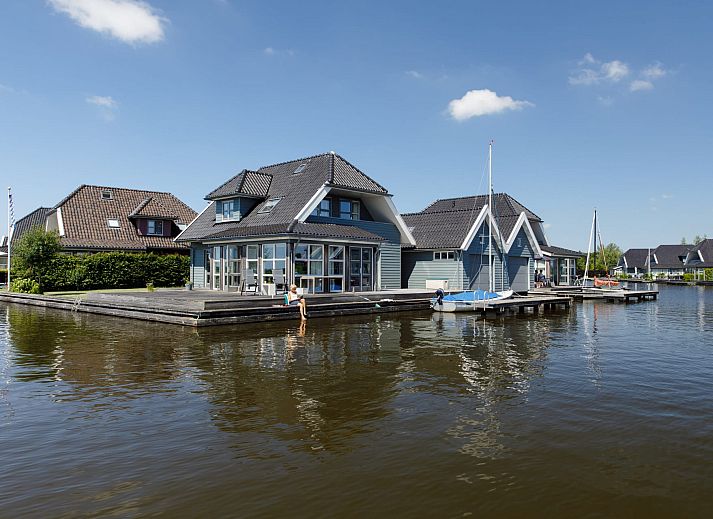 Verblijf 120725 • Bungalow Sneekermeer • 8p. Waterwoning de Zomertaling met sauna