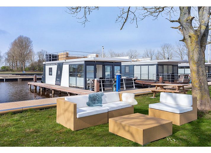 Verblijf 120728 • Vakantiewoning Sneekermeer • Houseboat Agua Dolce