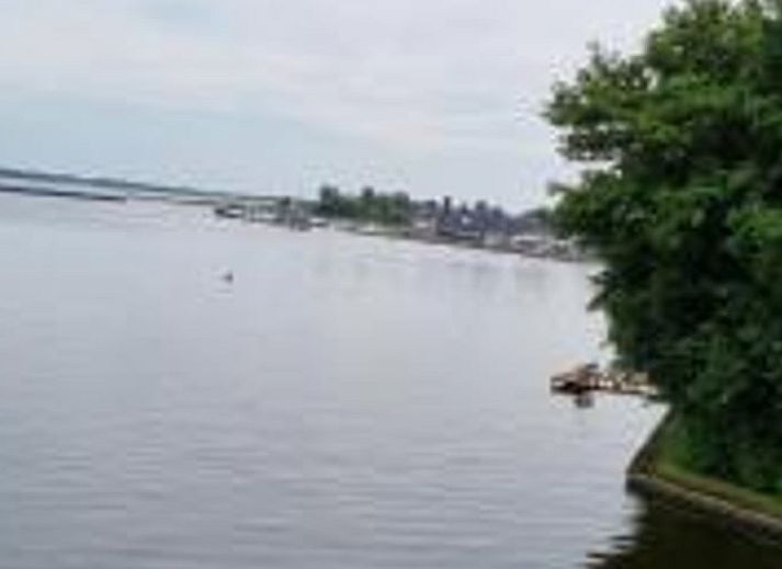 Modern bathroom in Holiday home in Offingawier, luxury vacation home near Sneekermeer.