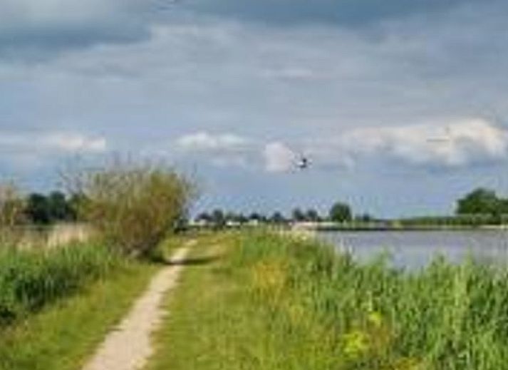 Modern bathroom in Holiday home in Offingawier, luxury vacation home near Sneekermeer.