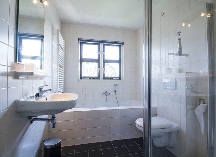 Guest house 120743 - Holiday property Sneekermeer - Villa de Goudplevier - 6 persoons villa met serre