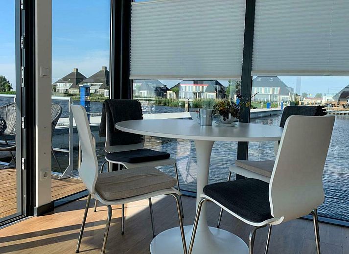 Verblijf 120774 - Vakantiewoning Sneekermeer - Houseboat Earrebarre