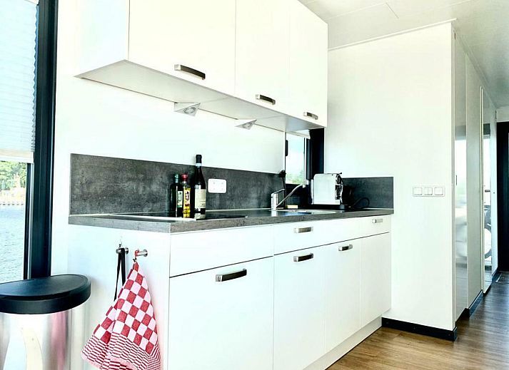 Verblijf 120774 - Vakantiewoning Sneekermeer - Houseboat Earrebarre