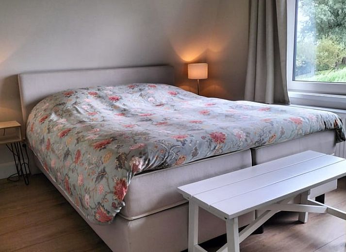 Entspannen Sie sich auf der Veranda von Cottage in Terkaple, Ferienhaus in Sneekermeer, Friesische Seen.