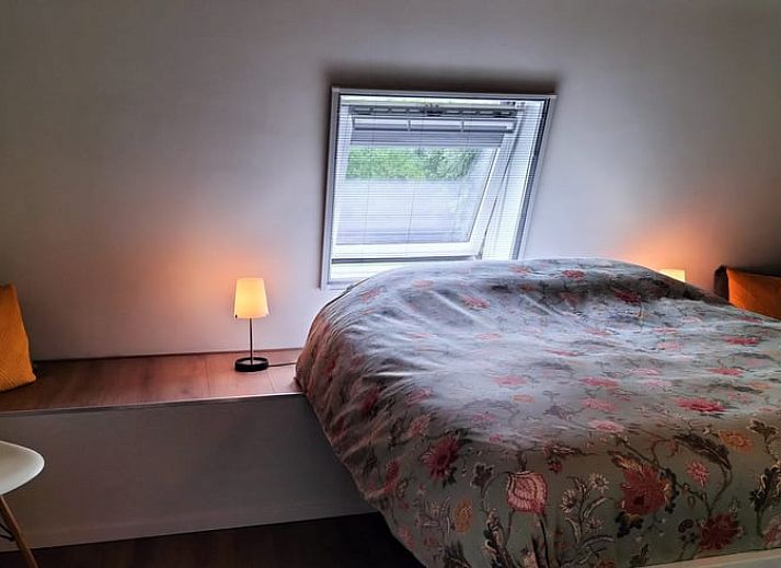 Entspannen Sie sich auf der Veranda von Cottage in Terkaple, Ferienhaus in Sneekermeer, Friesische Seen.