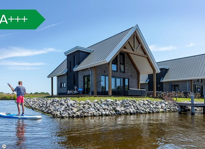 Guest house 130103 • Holiday property Bergumermeer • Recreatiewoning aan open vaarwater in Friesland