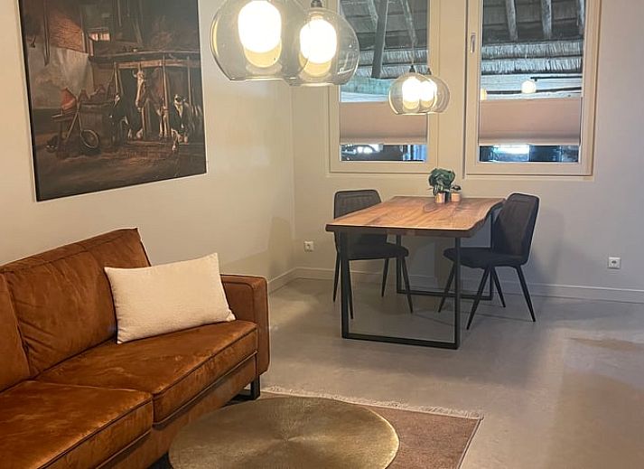 Moderne badkamer in Huisje in Sumar, Sumar, Bergumermeer, Friese meren, met glazen douche en stijlvolle details.