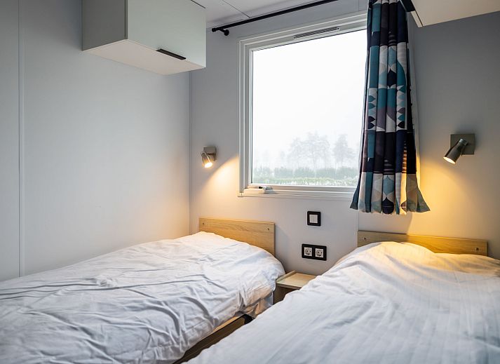 Moderne keuken in Vakantiehuis Natuurlijk de Veenhoop, Princehof, met stijlvolle tegels.