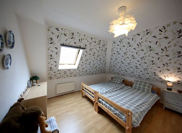 Cottage in De Veenhoop, Ferienhaus in Alde Feanen mit Baeumen und Wasser in der Umgebung.