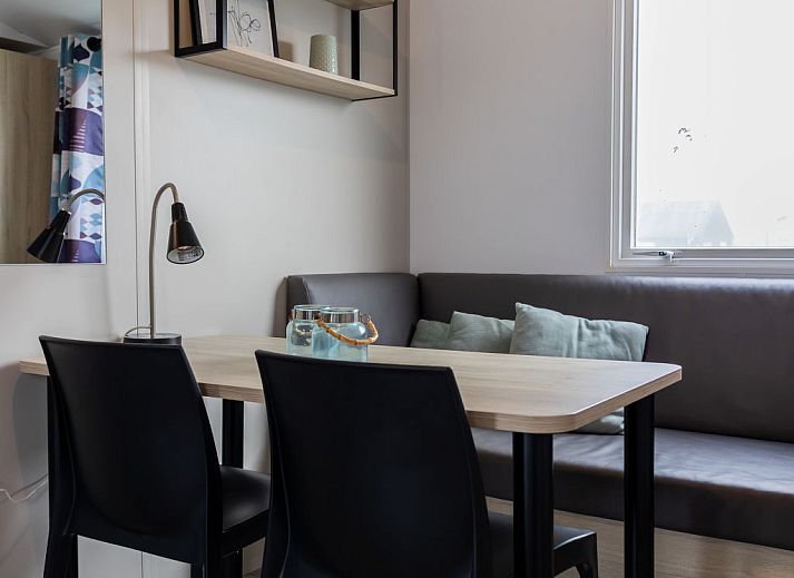 Moderne Kueche im Ferienhaus Naturally de Veenhoop, De Veenhoop, bietet Komfort und Stil an den friesischen Seen.