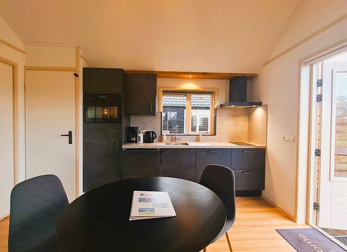 Stimmungsvolle Abendbeleuchtung im Ferienhaus in De Veenhoop, in der Ruhe des Princehofs gelegen.