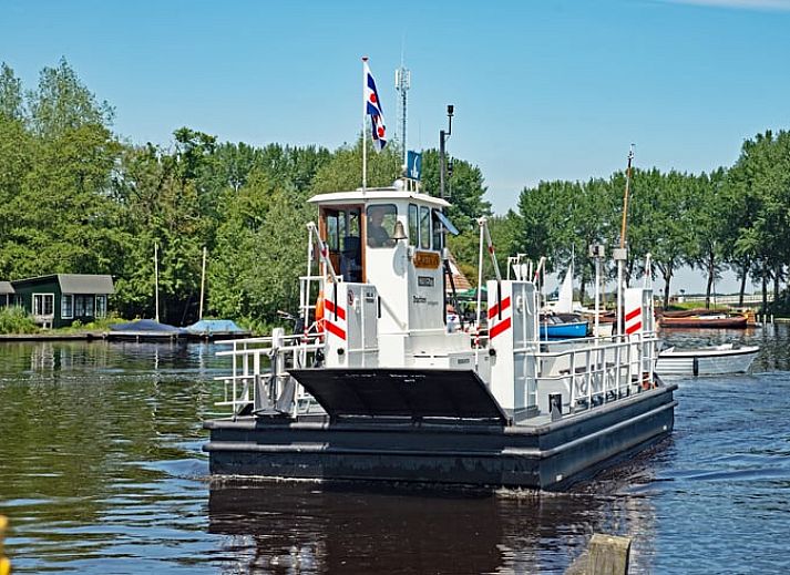 Offener Grundriss des Ferienhauses in De Veenhoop mit Zugang zu Schlafzimmer und Bad.