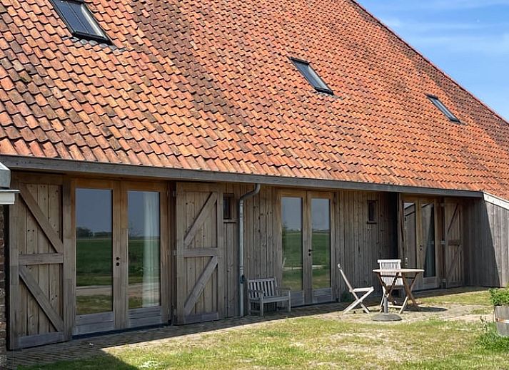 Vakantiehuis in Grou, Grouw, met uitzicht op historische boerderij en tuin, Friese meren.