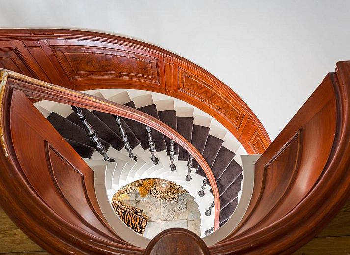 Moderne badkamer in B&B Parijs aan de Kaai, Walcheren, met luxe voorzieningen.