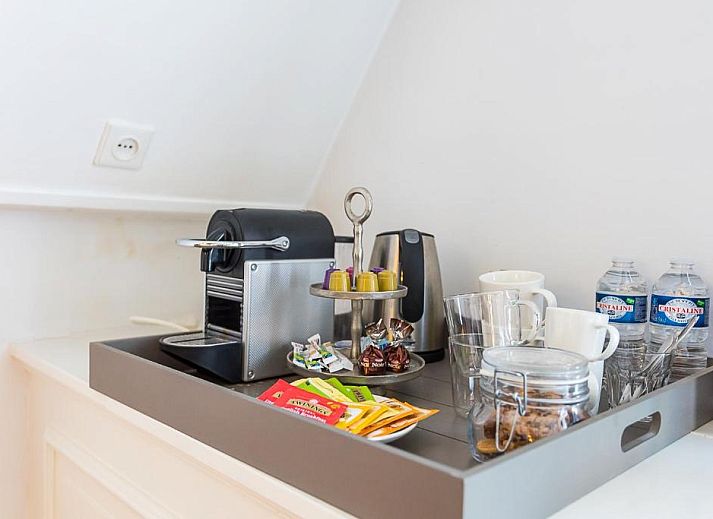 Moderne badkamer in B&B Parijs aan de Kaai, Walcheren, met luxe voorzieningen.