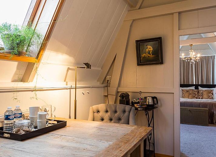 Vooraanzicht van B&B Parijs aan de Kaai in Middelburg, met charmante gevel.