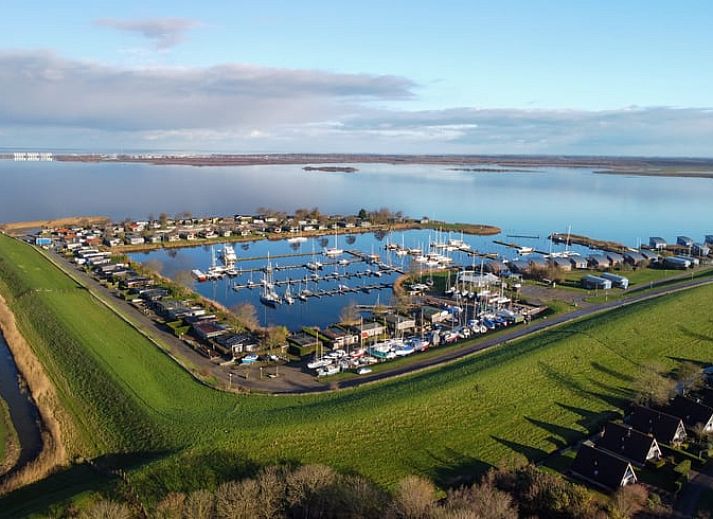 Cottage in Oostmahorn, Ferienhaus in Lauwersmeer, Friesische Seen mit Veranda und grossem Garten, ideal fuer Naturliebhaber.