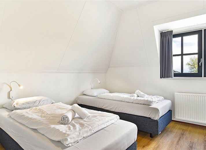 Plattegrond van Esonstad 4-persoons woning 4L1 in Anjum, Lauwersmeer. Vakantiehuis met moderne keuken en gezellige woonkamer.