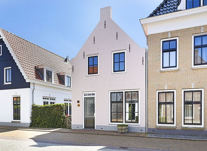Plattegrond van Esonstad 4-persoons woning 4L1 in Anjum, Lauwersmeer. Vakantiehuis met moderne keuken en gezellige woonkamer.