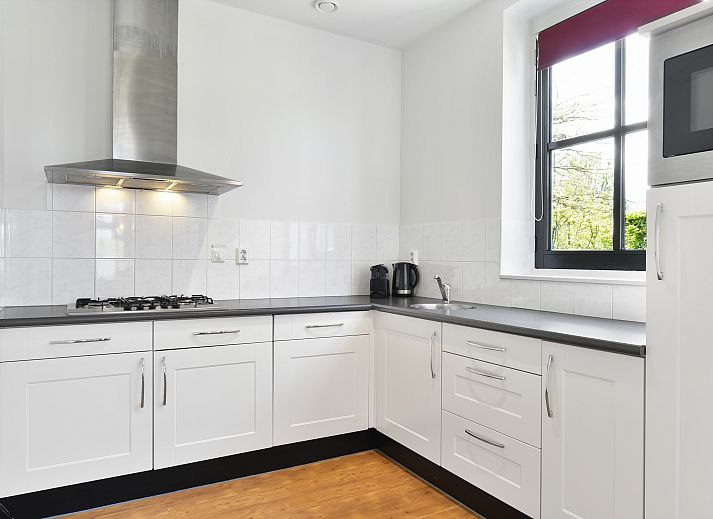 Grundriss der 8-Personen-Ferienwohnung 8E1 in Esonstad in Anjum, Lauwersmeer. Grosszuegiger Grundriss mit mehreren Schlafzimmern und Badezimmern.