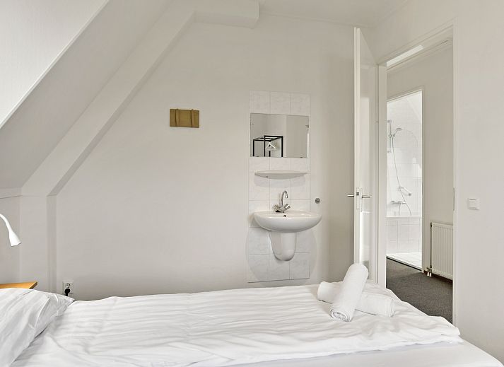 Esonstad 12-persoons woning in Anjum, Lauwersmeer, traditioneel vakantiehuis met karakteristieke gevels nabij de Friese meren.