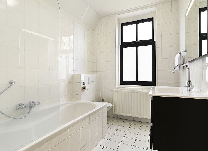 Plattegrond van Esonstad 6-persoons woning 6D2 in Anjum, Lauwersmeer. Ruime indeling met meerdere slaapkamers en badkamer.