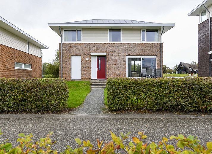 Vrijstaande woning in Anjum, vakantiehuis aan het water in Lauwersmeer, Friese meren, met ruime tuin en prachtig uitzicht op de omgeving.