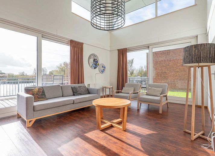 Detached house in Anjum, located on the water in Lauwersmeer, offers a beautiful view of the Frisian lakes and serene surroundings.