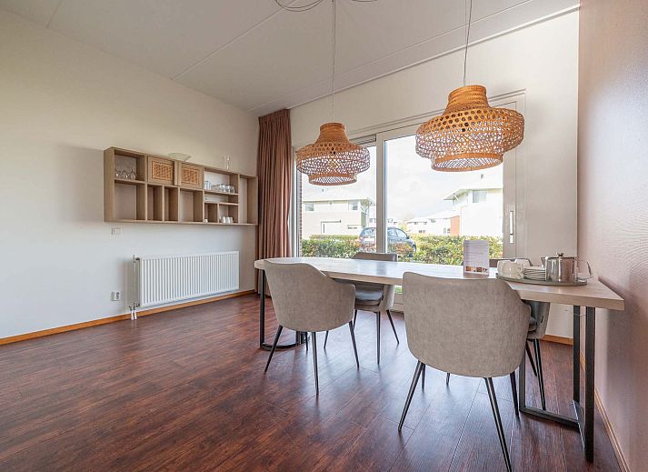 Detached house in Anjum with waterfront terrace, located in the picturesque Lauwersmeer near the Frisian lakes.