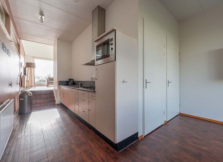 Detached house in Anjum with waterfront terrace, located in the picturesque Lauwersmeer near the Frisian lakes.