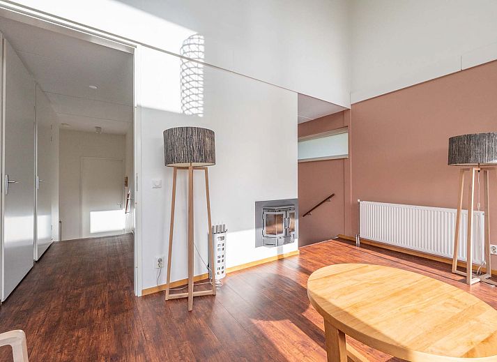 Detached house in Anjum with waterfront terrace, located in the picturesque Lauwersmeer near the Frisian lakes.