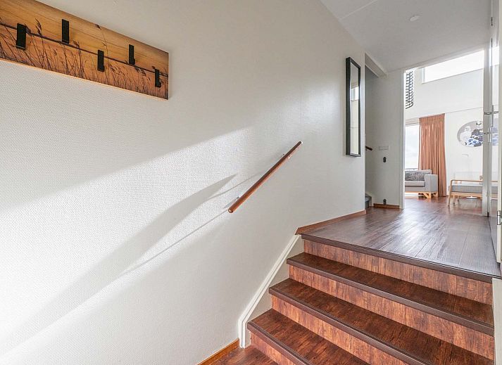 Detached house in Anjum with waterfront terrace, located in the picturesque Lauwersmeer near the Frisian lakes.