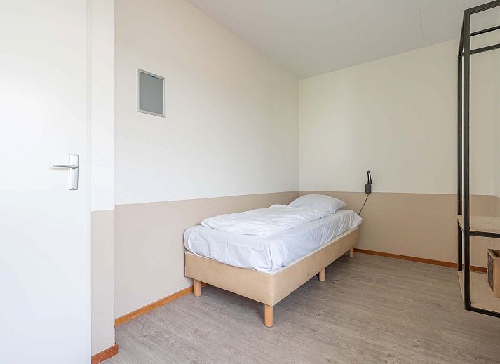 Bright living room of the Detached House in Anjum, located on the Lauwersmeer in the Frisian Lakes, with modern furnishings and views of the terrace.