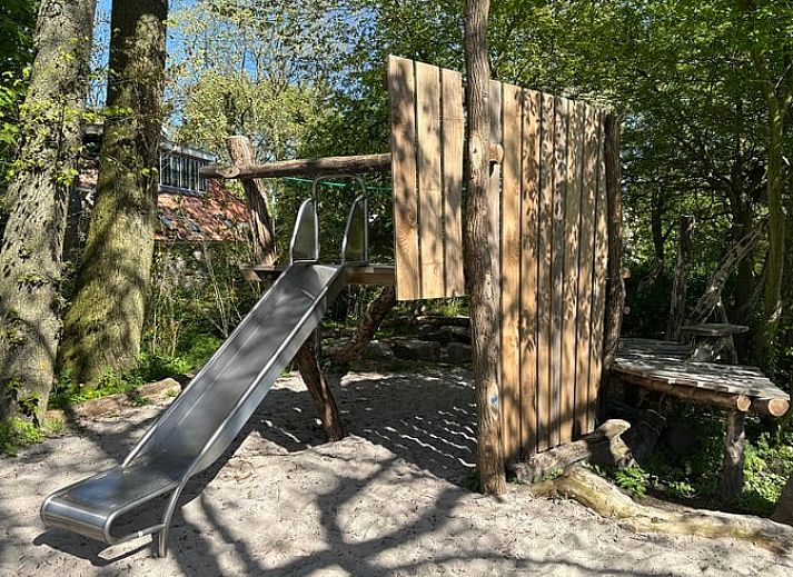 Fully equipped kitchen in Cottage in Kollumerpomp, ideal for a comfortable stay in Lauwersmeer.