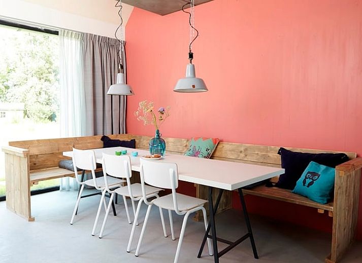 Gezellige eethoek in Huisje in Kollumerpomp, vakantiehuis in Kollumerpomp, Lauwersmeer, Friese meren.