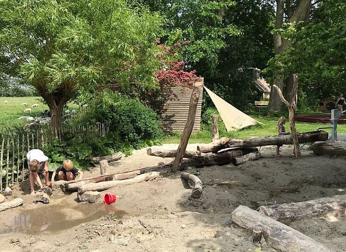 Moderne keuken in Huisje in Kollumerpomp, vakantiehuis in Kollumerpomp, nabij Lauwersmeer en Friese meren.